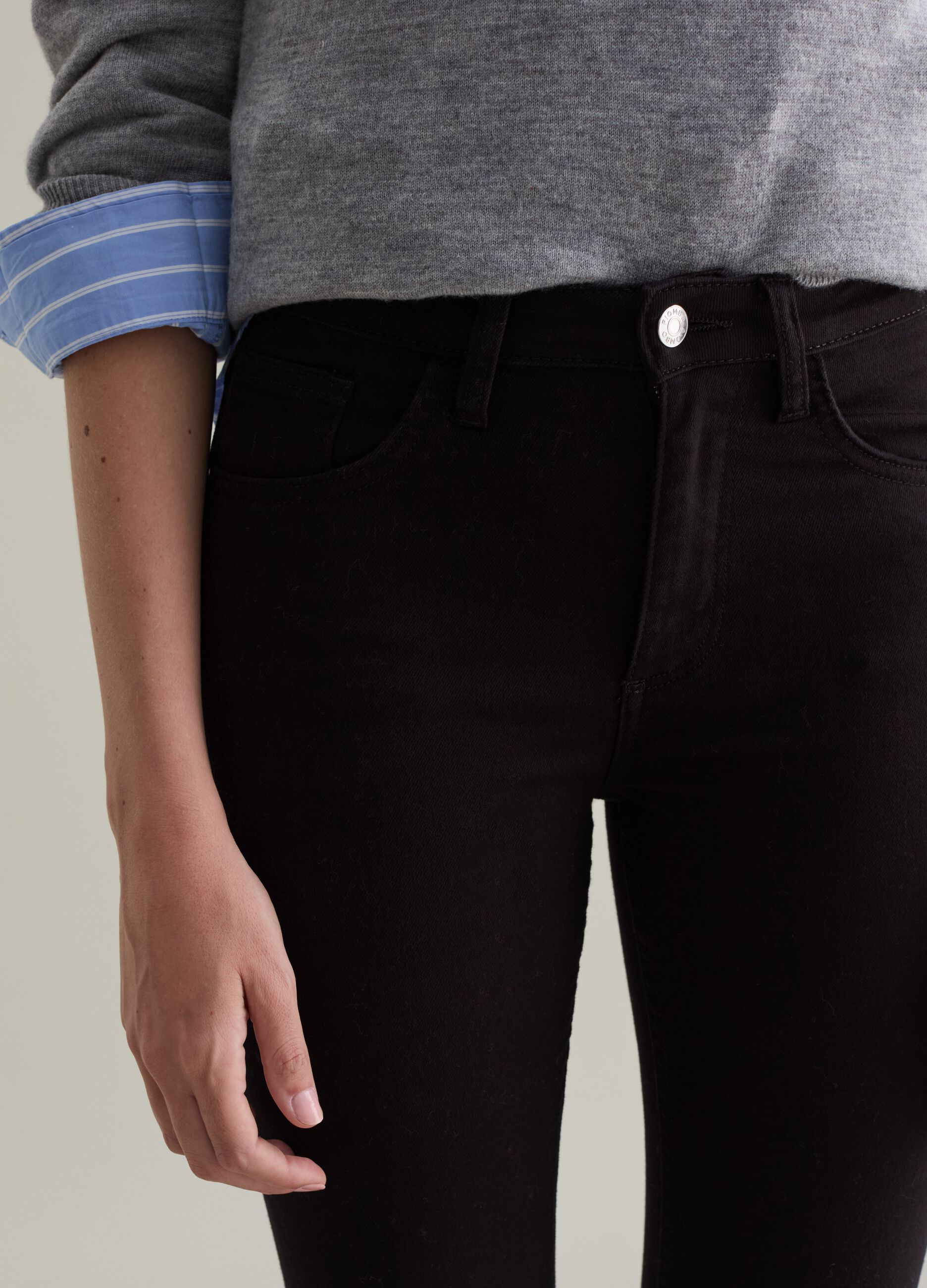 Flare-fit crop jeans with raw edging_3