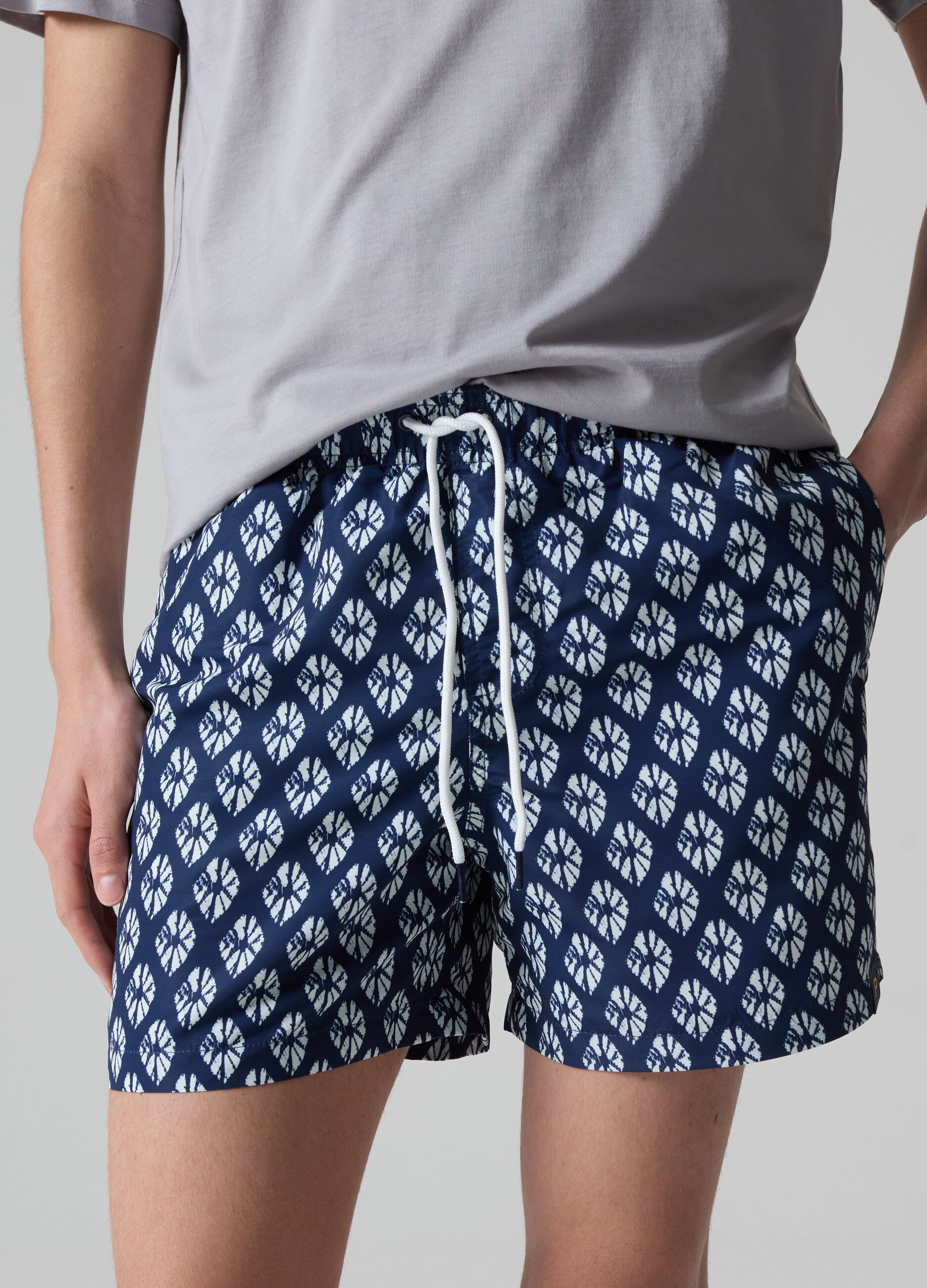 Bermuda swim shorts with diamond print_2