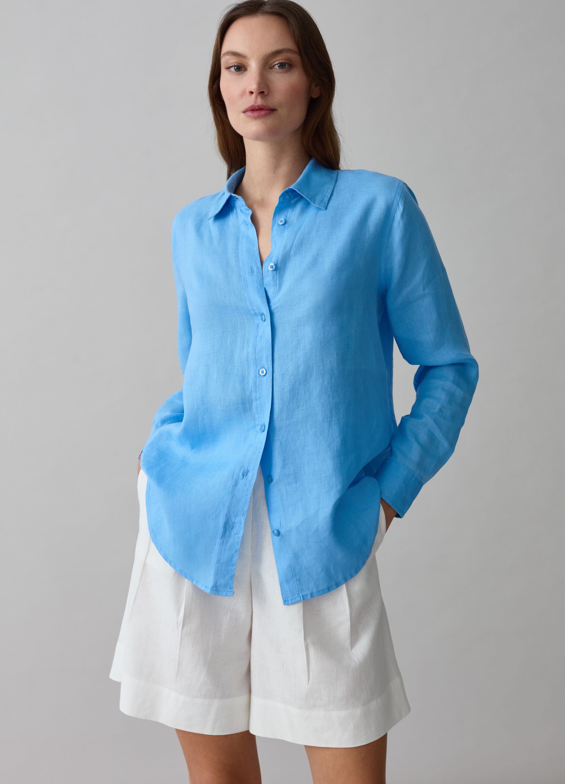 Relaxed-fit shirt in solid colour linen