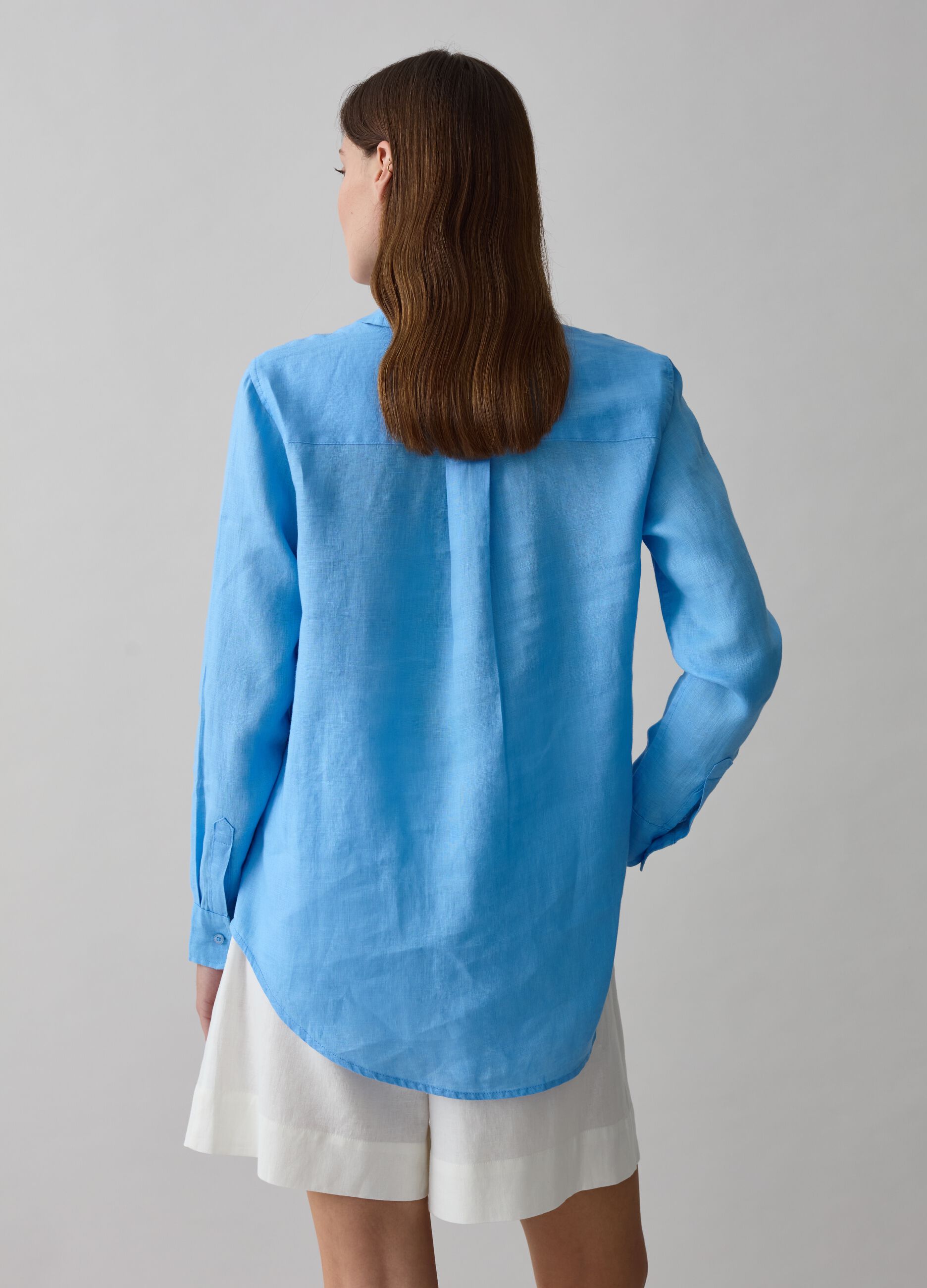 Relaxed-fit shirt in solid colour linen_2