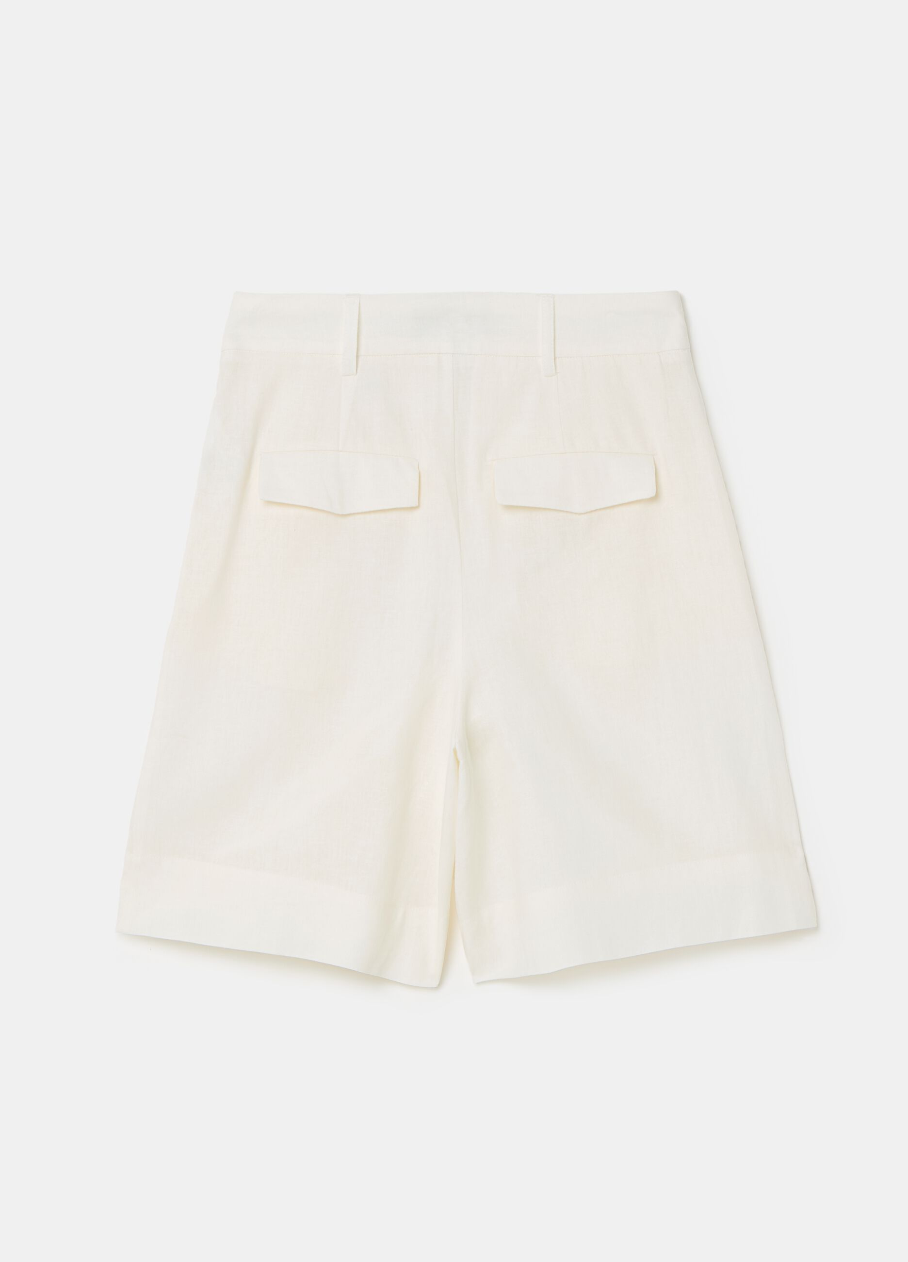 Contemporary shorts with pleating