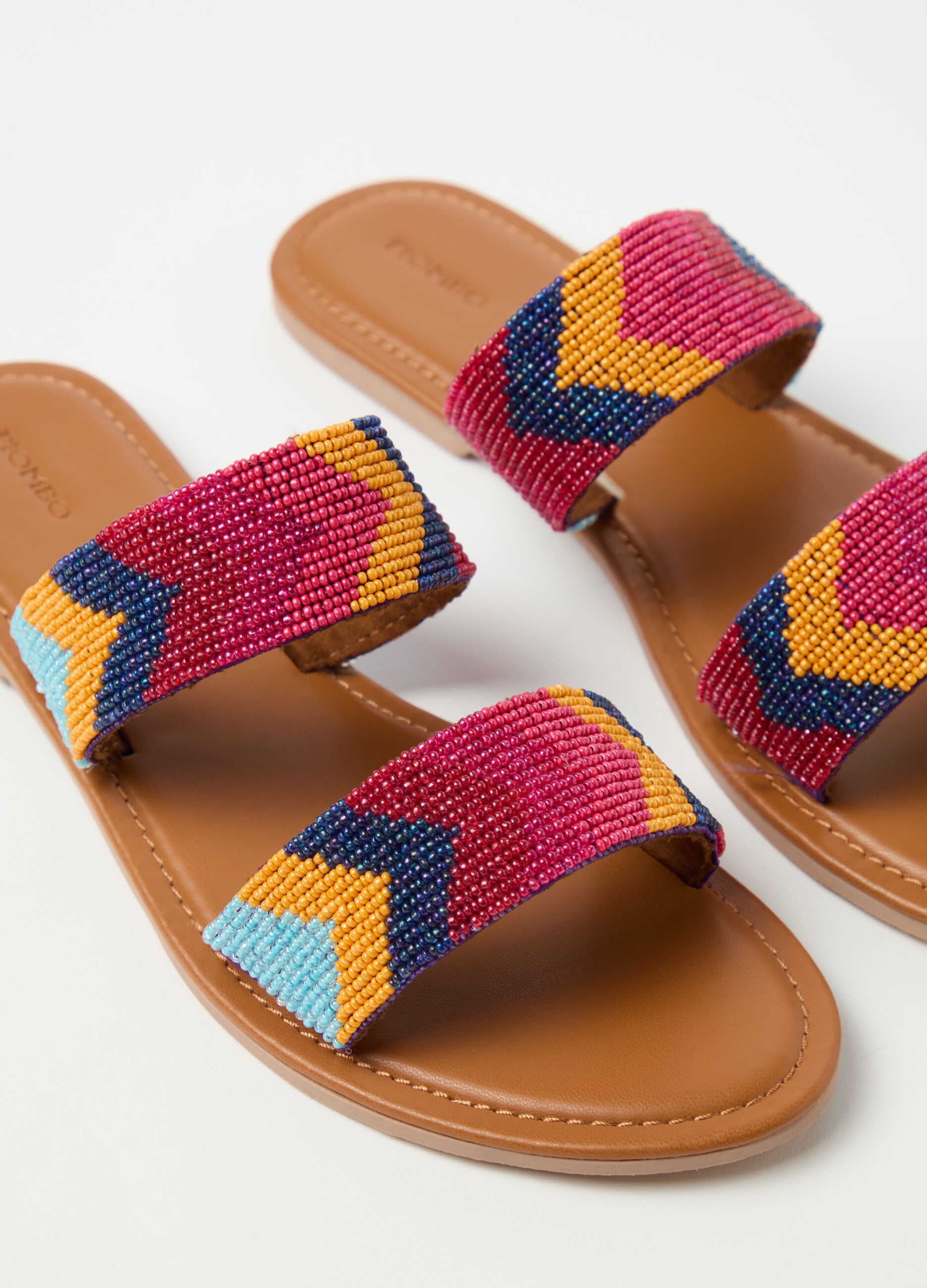 Double-banded sandals with beads_1