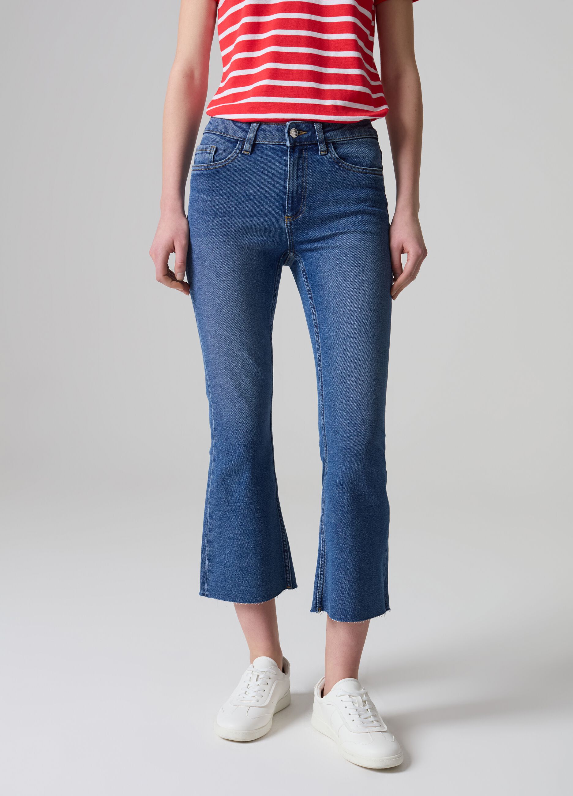 Flare-fit crop jeans with raw edging_1