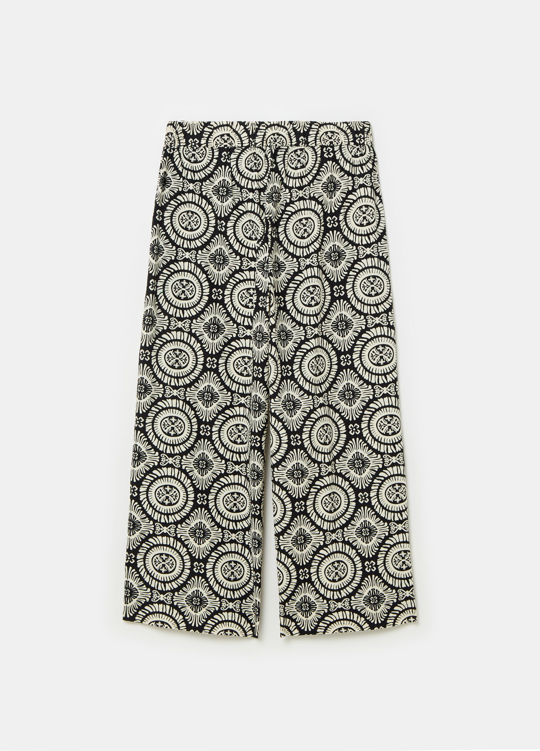 Wide-leg trousers with ethnic pattern