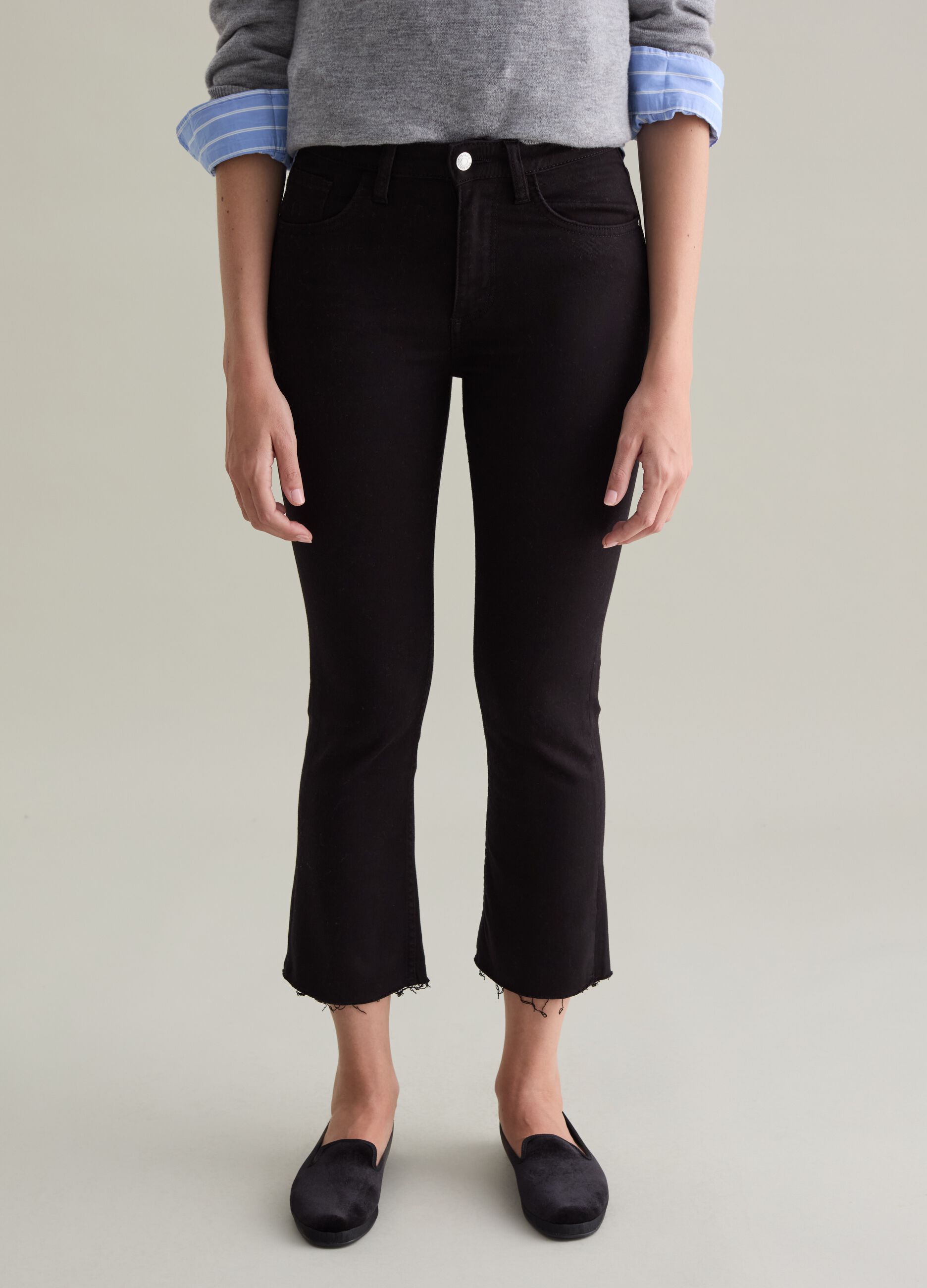 Flare-fit crop jeans with raw edging_1