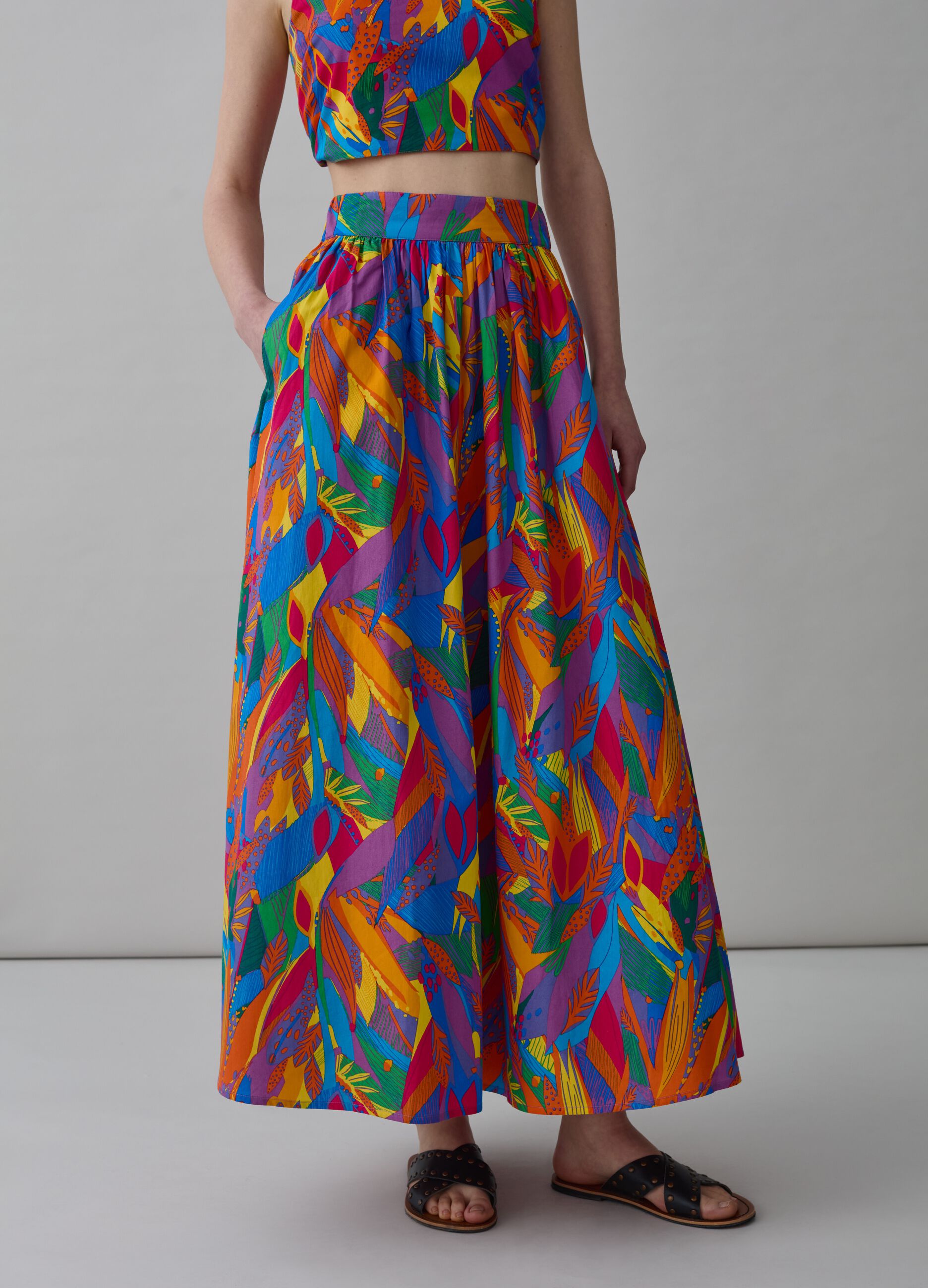 Long skirt with tropical foliage print