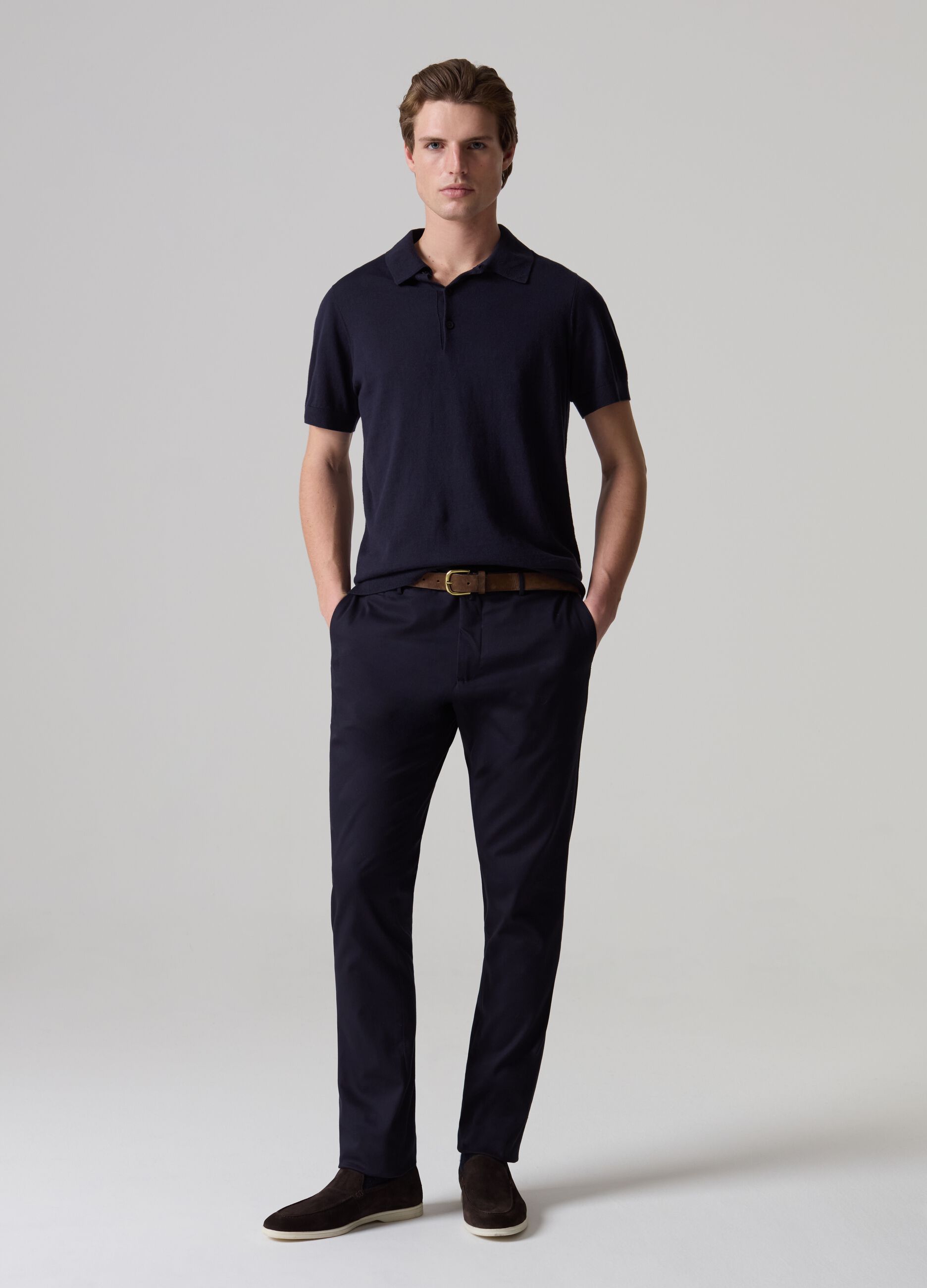 Contemporary chino trousers with five pockets_0