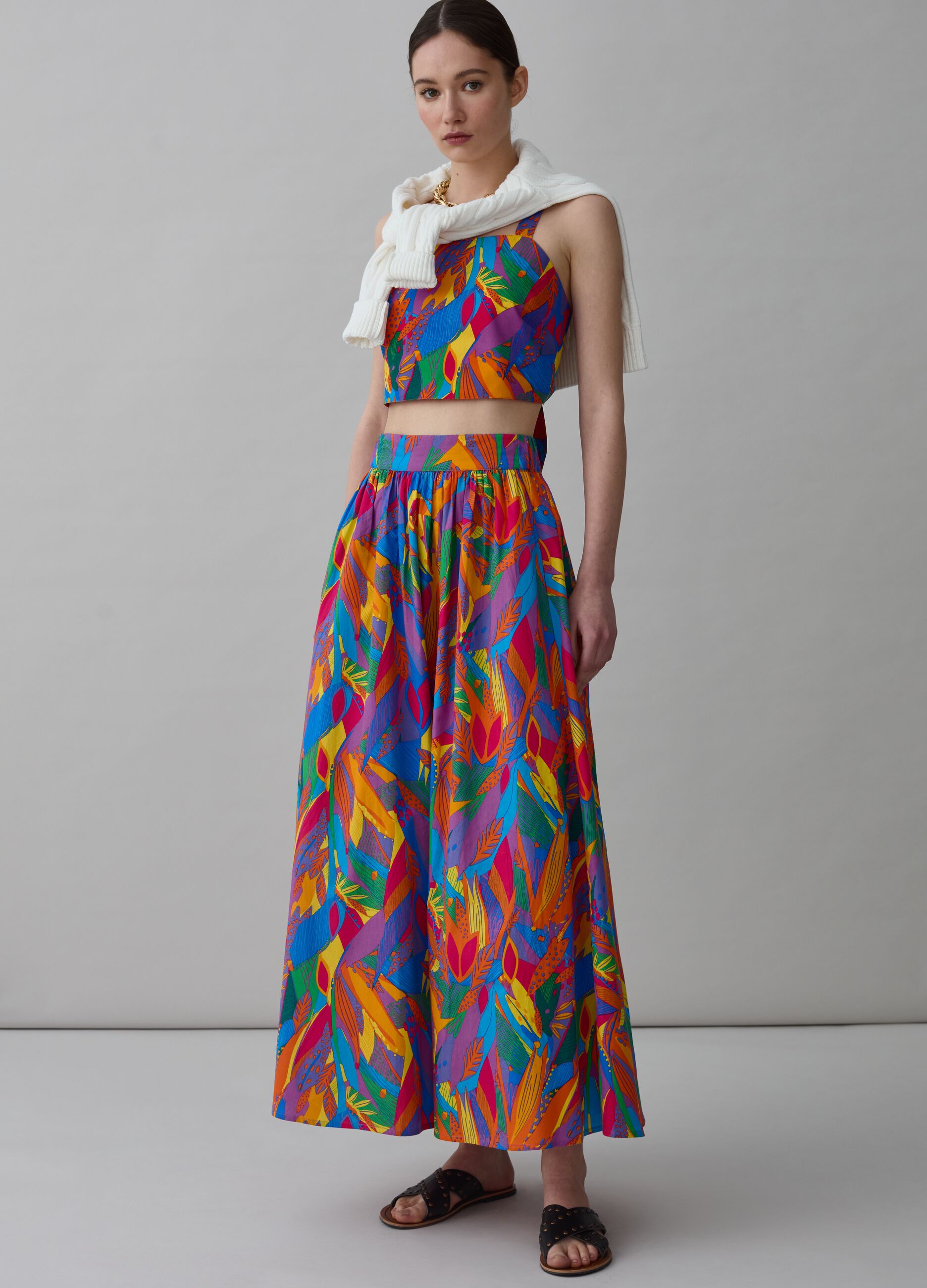 Long skirt with tropical foliage print